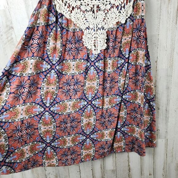 Umgee Lace Embellished Tile Print Top Size Medium - Picture 5 of 7